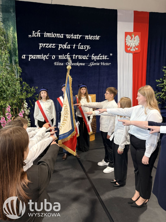 Uroczystość nadania imienia SP w Ulasku