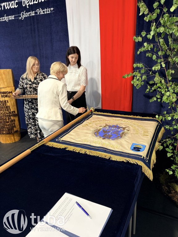 Uroczystość nadania imienia SP w Ulasku