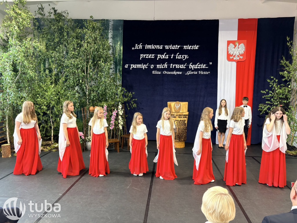 Uroczystość nadania imienia SP w Ulasku