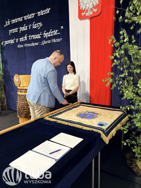 Uroczystość nadania imienia SP w Ulasku