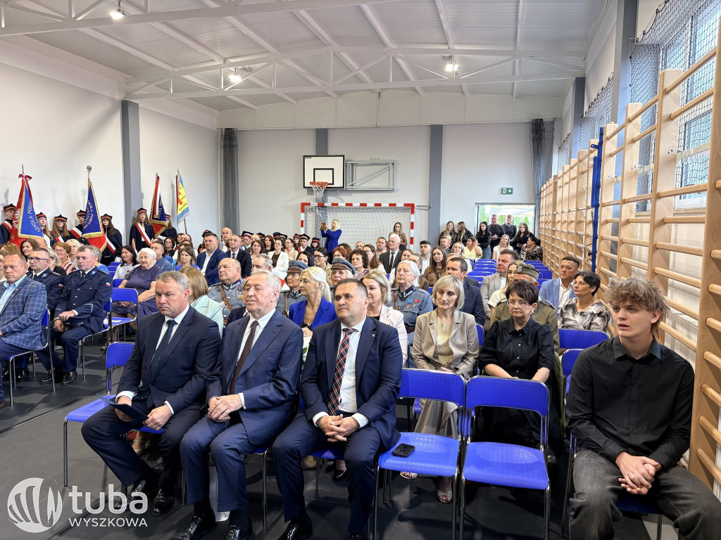 Uroczystość nadania imienia SP w Ulasku
