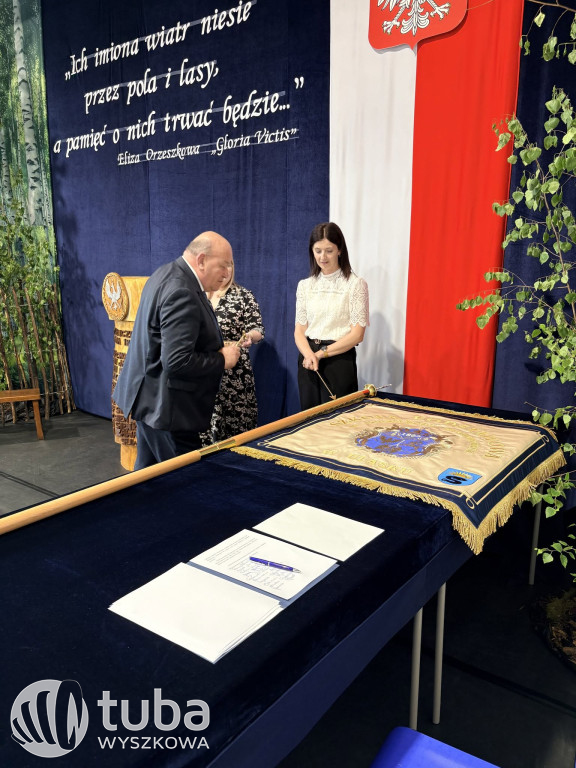 Uroczystość nadania imienia SP w Ulasku