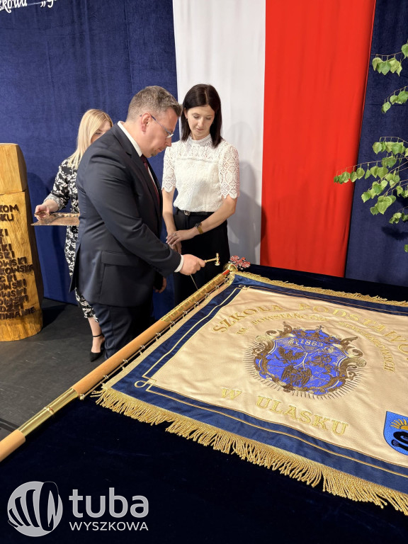 Uroczystość nadania imienia SP w Ulasku