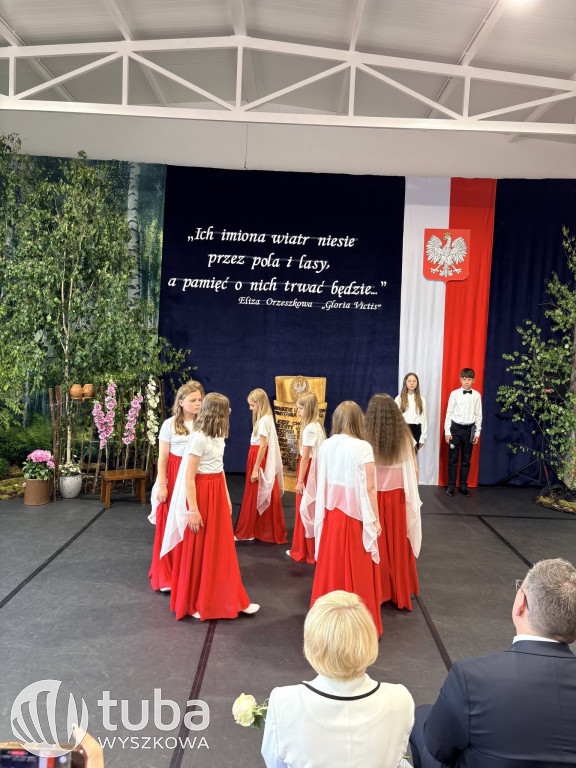 Uroczystość nadania imienia SP w Ulasku