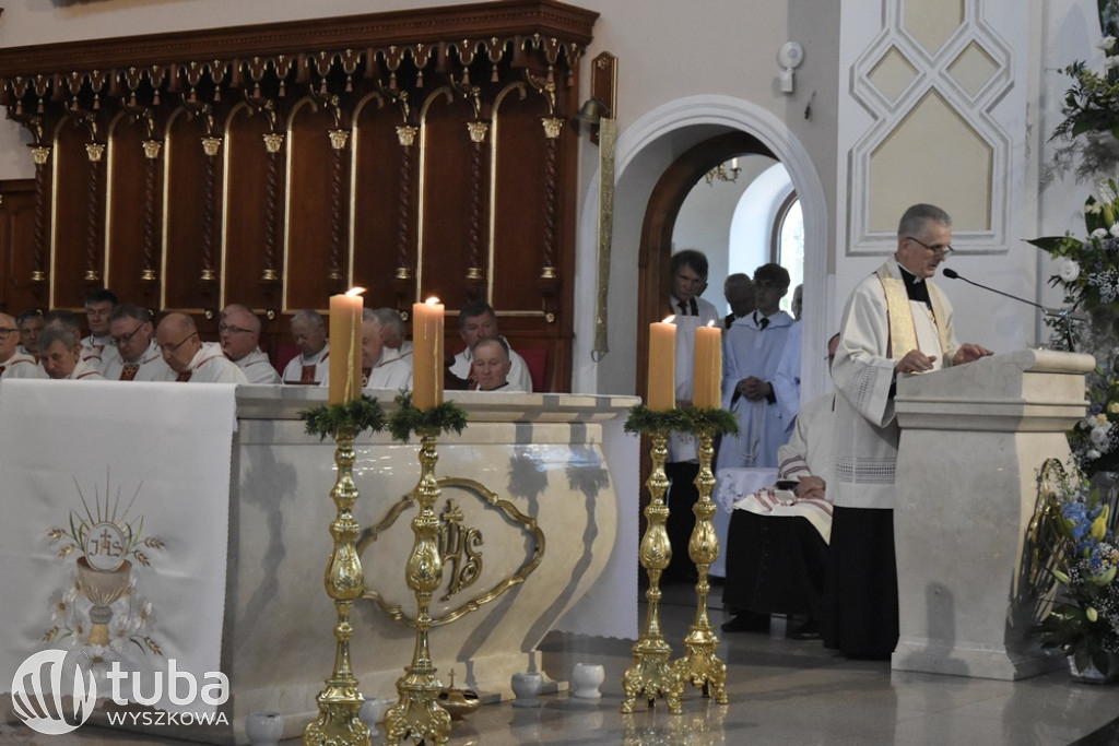 Konsekracja kościoła w parafii Świętej Rodziny