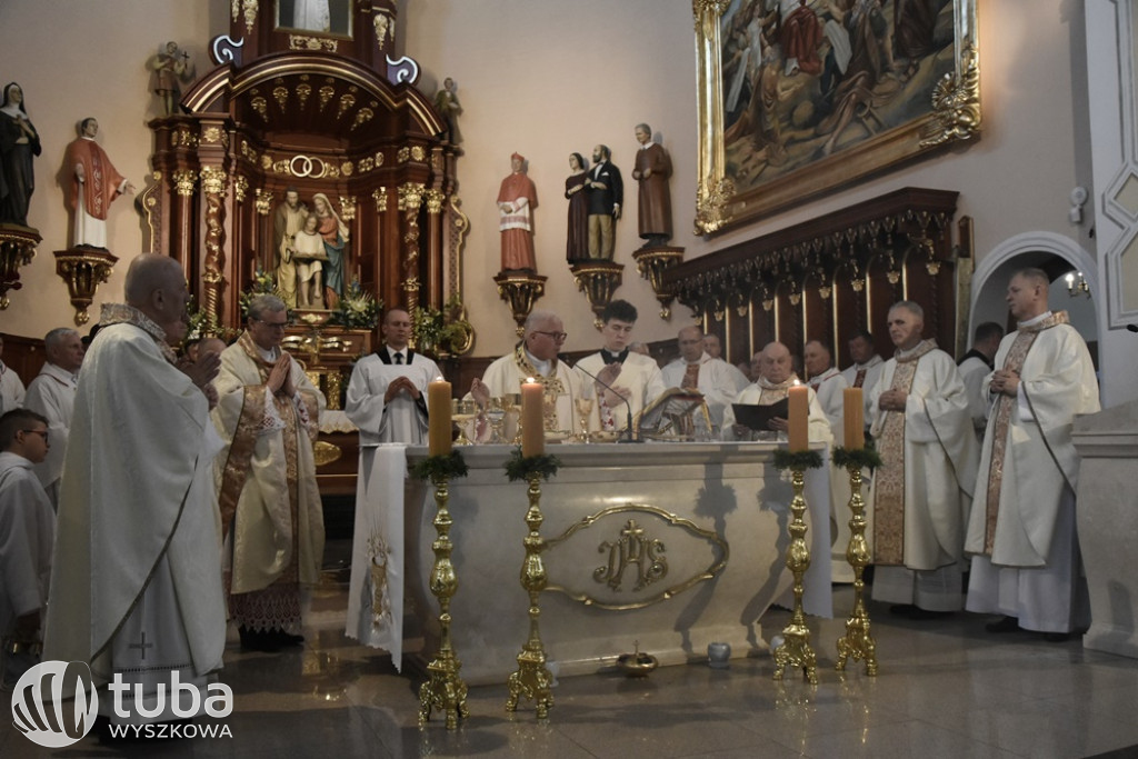 Konsekracja kościoła w parafii Świętej Rodziny