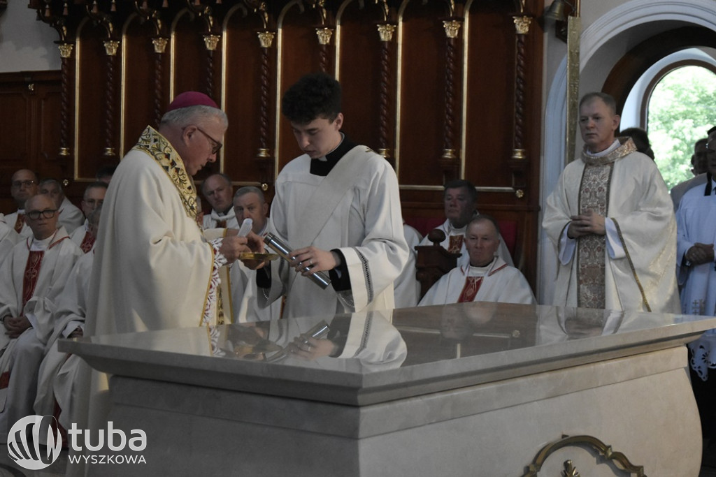 Konsekracja kościoła w parafii Świętej Rodziny