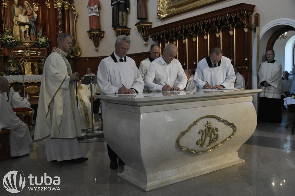 Konsekracja kościoła w parafii Świętej Rodziny