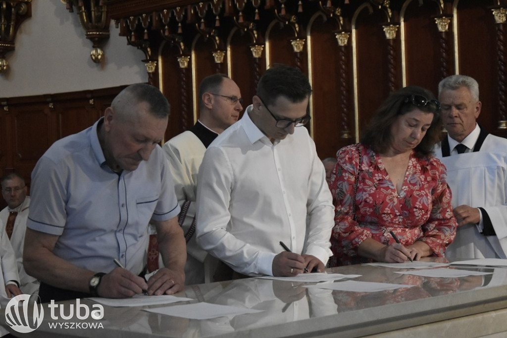 Konsekracja kościoła w parafii Świętej Rodziny