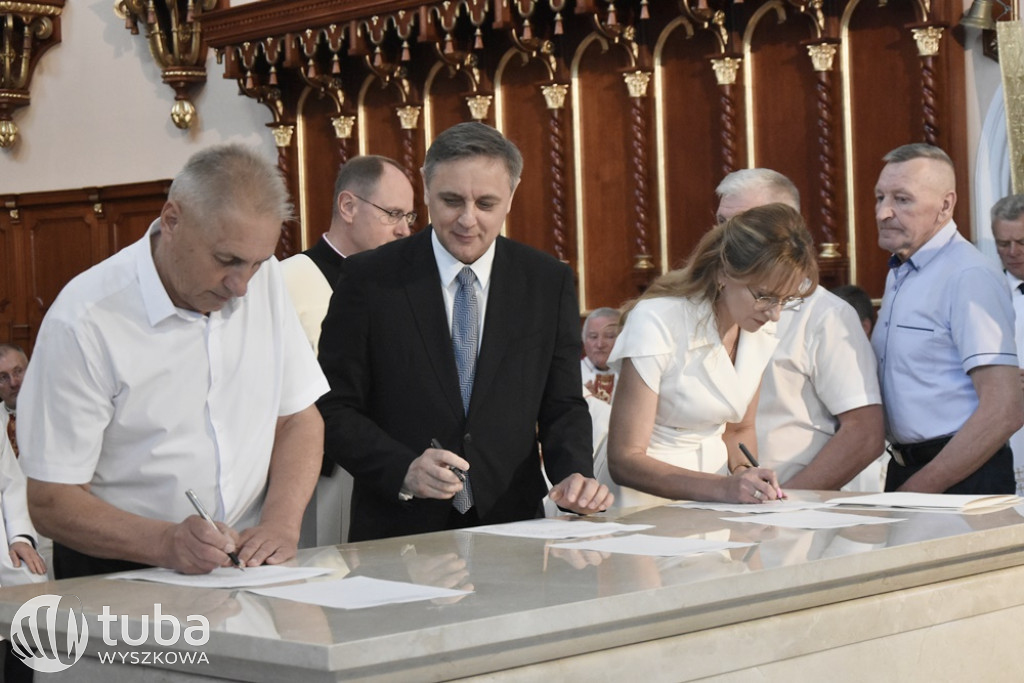 Konsekracja kościoła w parafii Świętej Rodziny