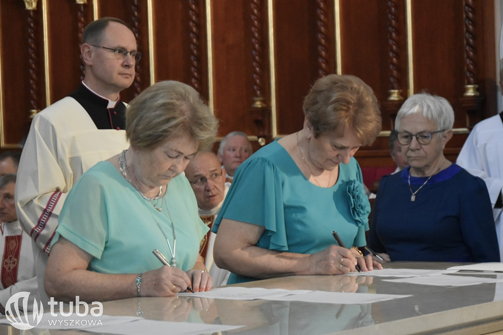 Konsekracja kościoła w parafii Świętej Rodziny
