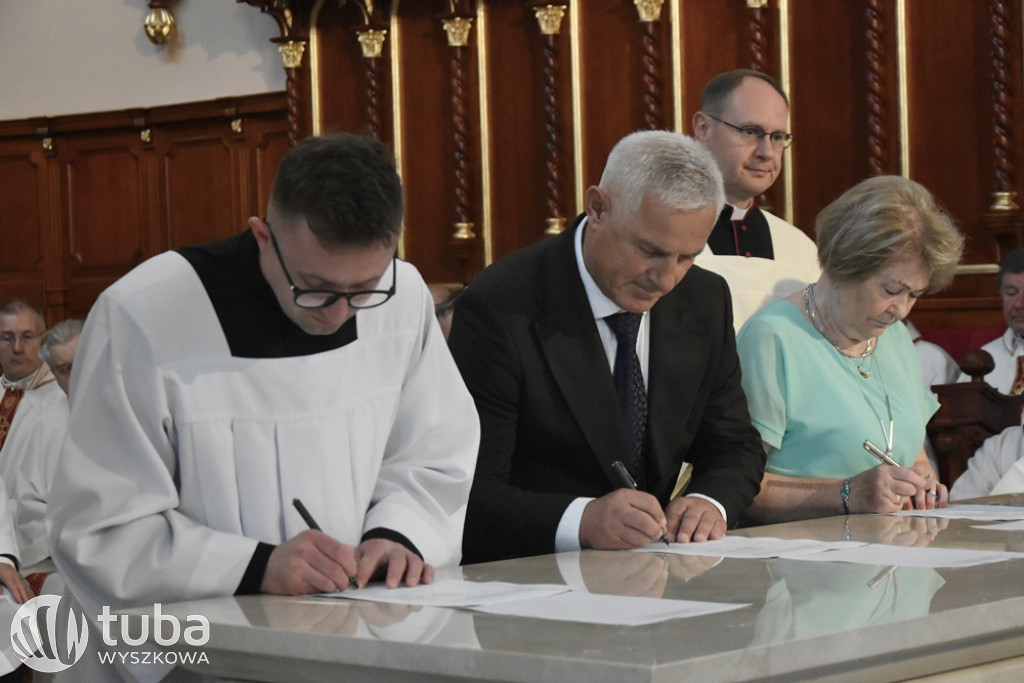Konsekracja kościoła w parafii Świętej Rodziny