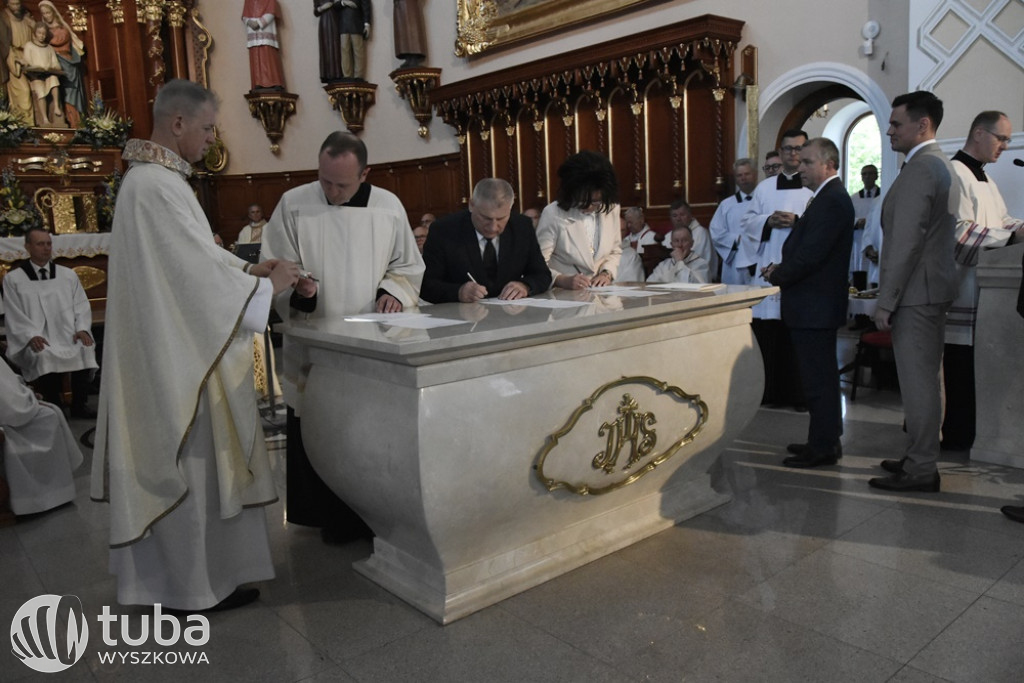 Konsekracja kościoła w parafii Świętej Rodziny