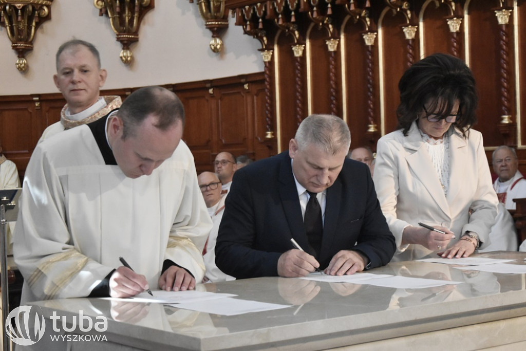 Konsekracja kościoła w parafii Świętej Rodziny