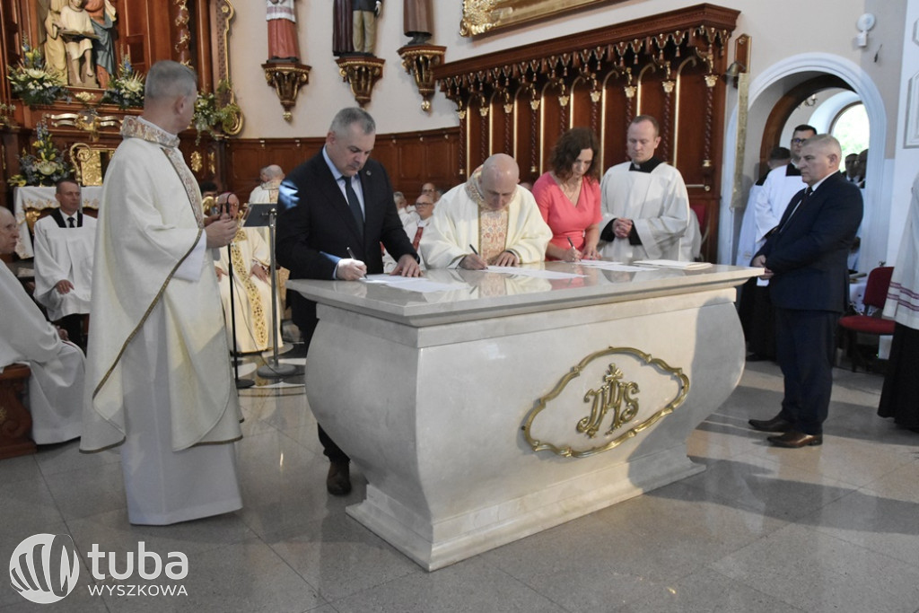 Konsekracja kościoła w parafii Świętej Rodziny