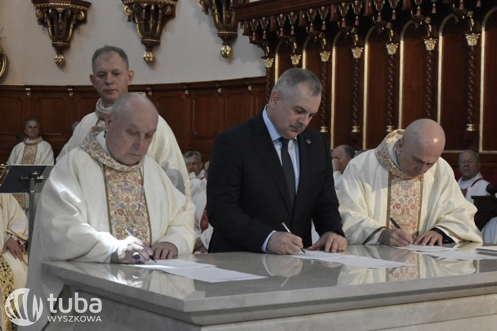 Konsekracja kościoła w parafii Świętej Rodziny