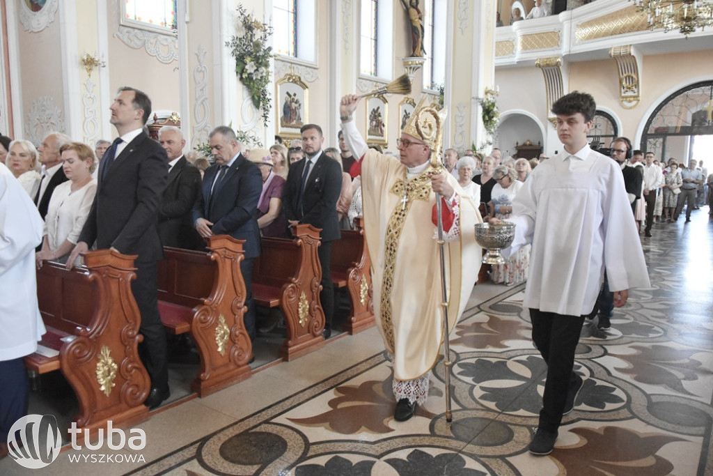 Konsekracja kościoła w parafii Świętej Rodziny