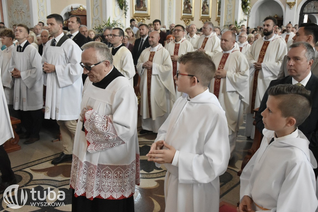 Konsekracja kościoła w parafii Świętej Rodziny