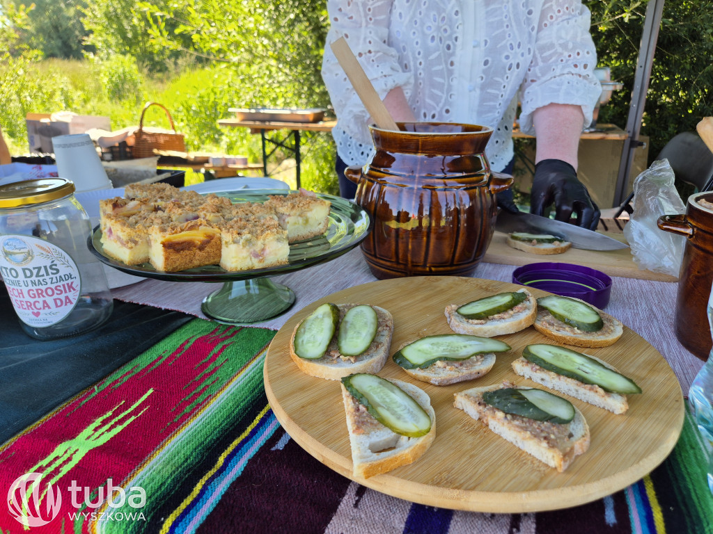 Piknik i wianki nad Bugiem w Rybienku Starym