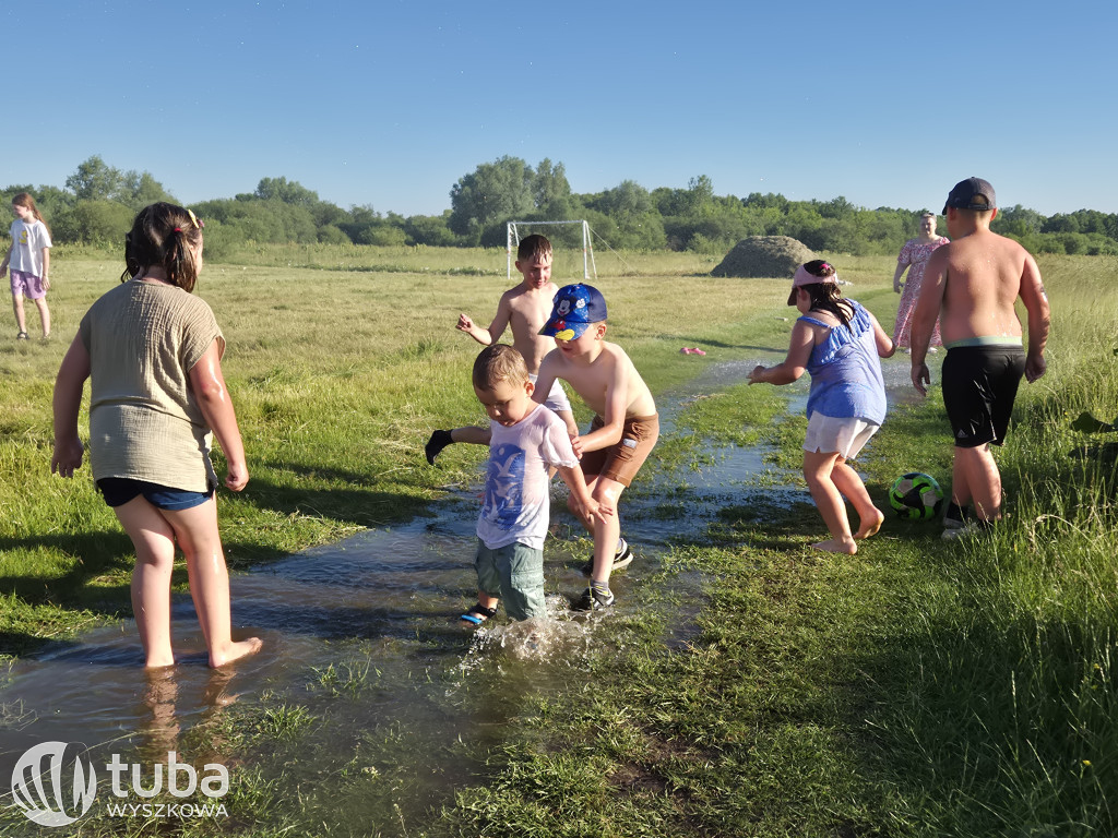 Piknik i wianki nad Bugiem w Rybienku Starym