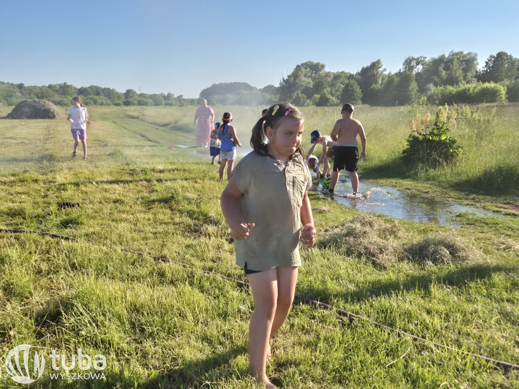 Piknik i wianki nad Bugiem w Rybienku Starym