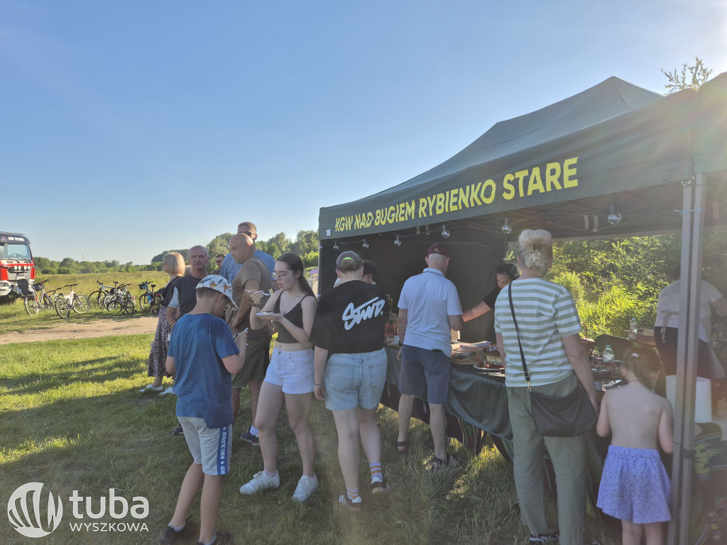 Piknik i wianki nad Bugiem w Rybienku Starym