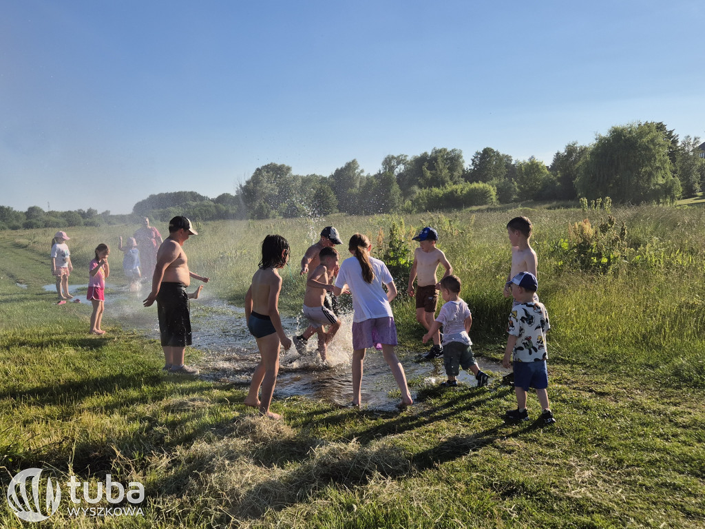 Piknik i wianki nad Bugiem w Rybienku Starym