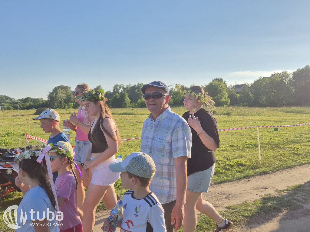 Piknik i wianki nad Bugiem w Rybienku Starym