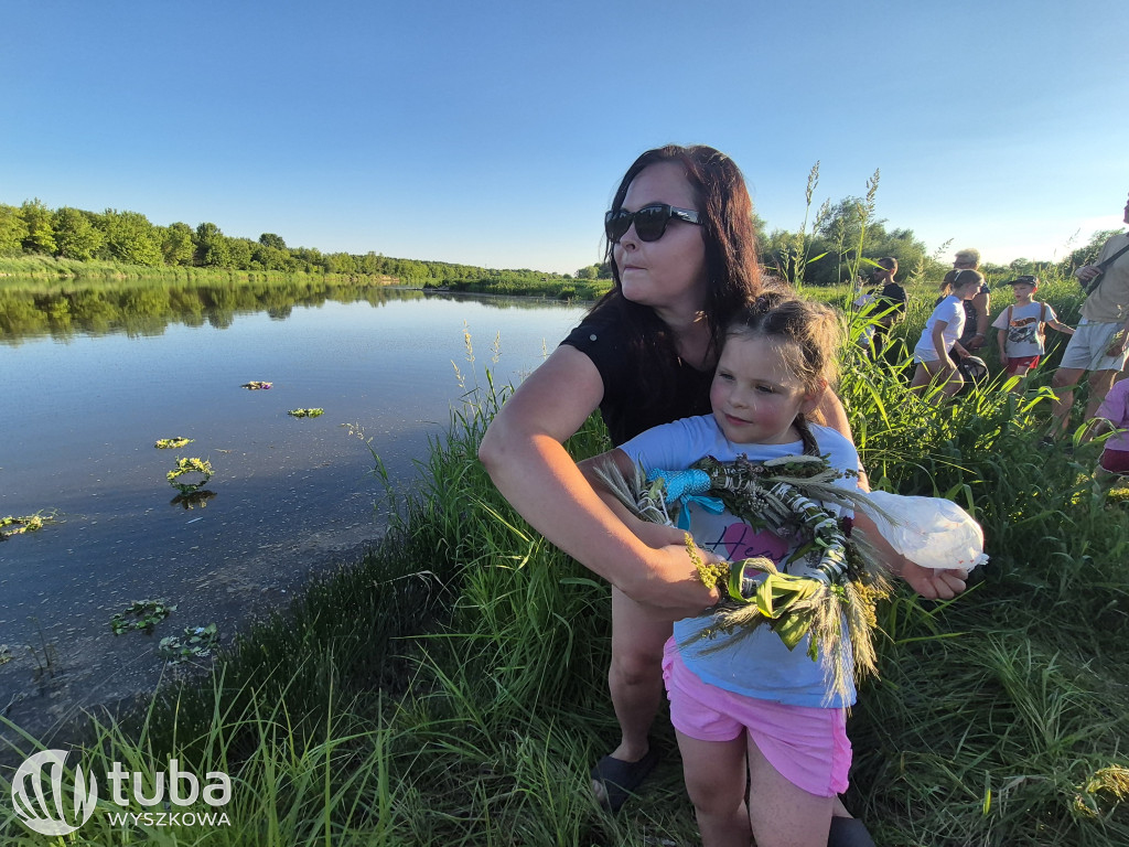 Piknik i wianki nad Bugiem w Rybienku Starym