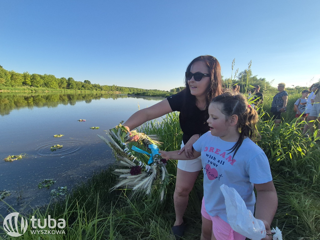 Piknik i wianki nad Bugiem w Rybienku Starym