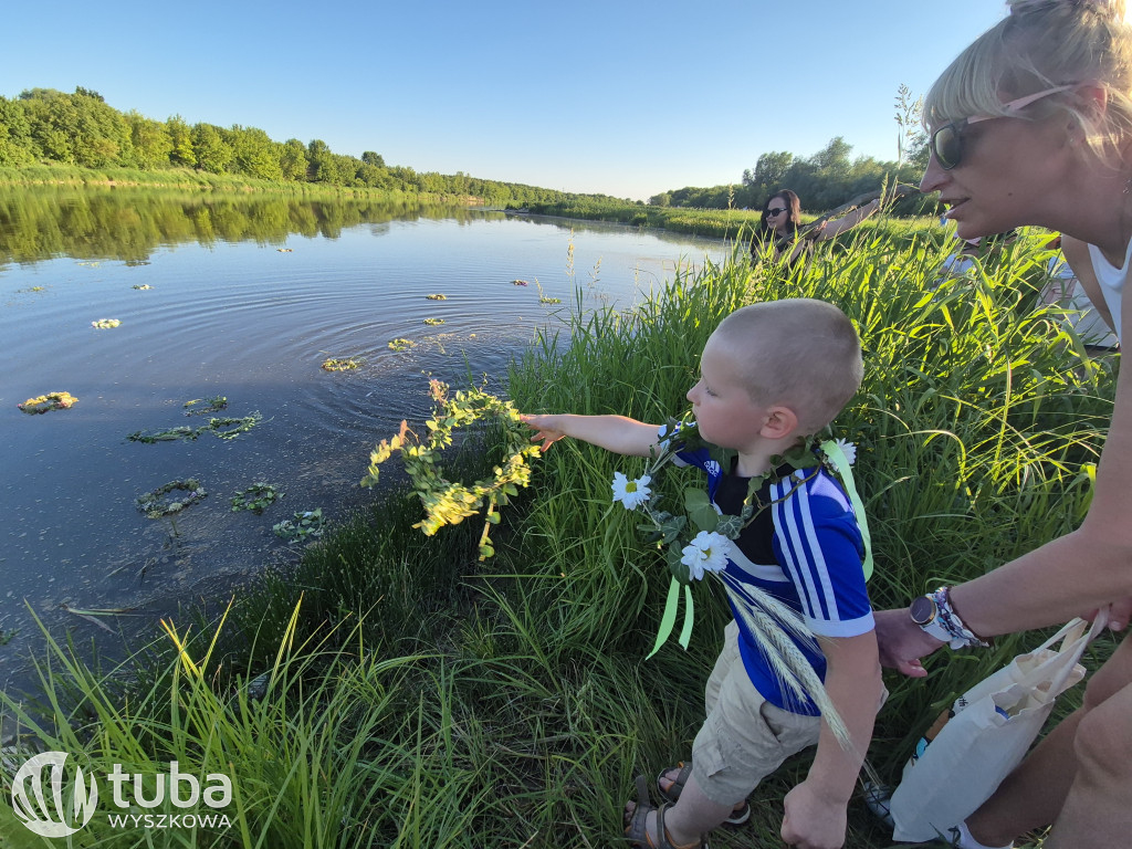 Piknik i wianki nad Bugiem w Rybienku Starym