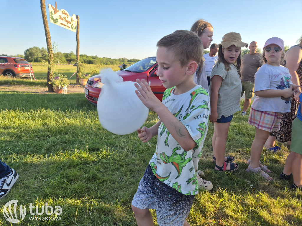 Piknik i wianki nad Bugiem w Rybienku Starym