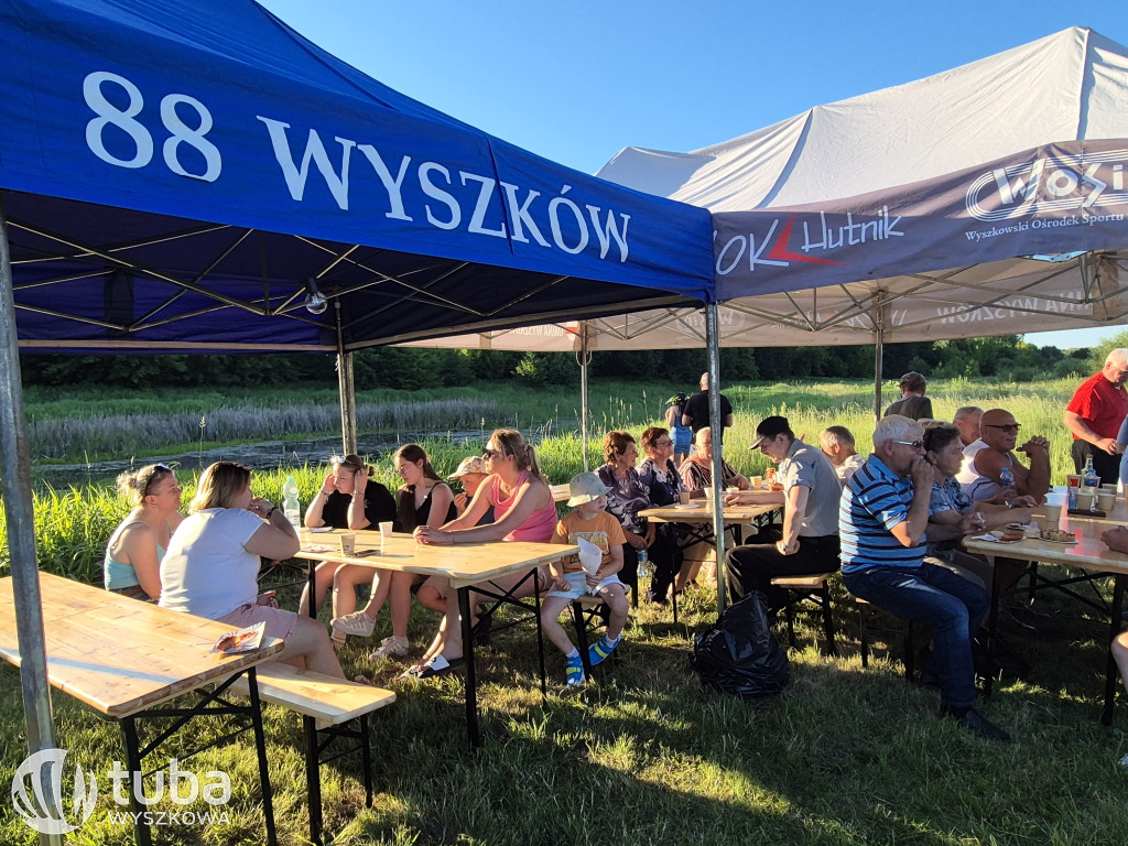 Piknik i wianki nad Bugiem w Rybienku Starym