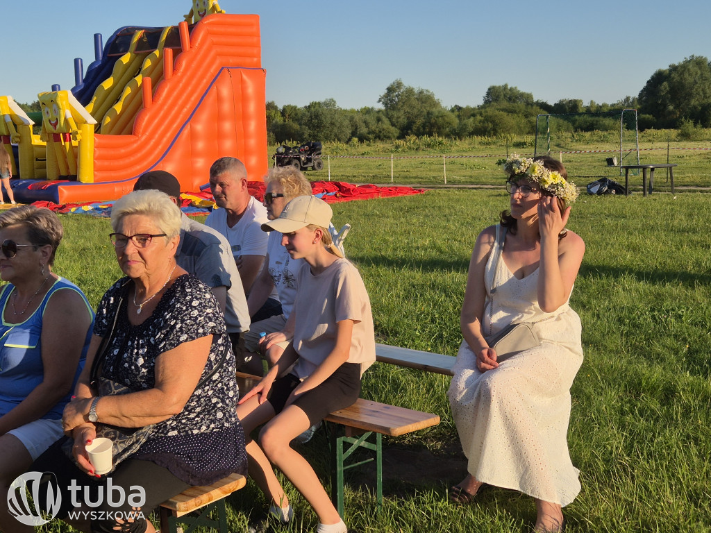 Piknik i wianki nad Bugiem w Rybienku Starym