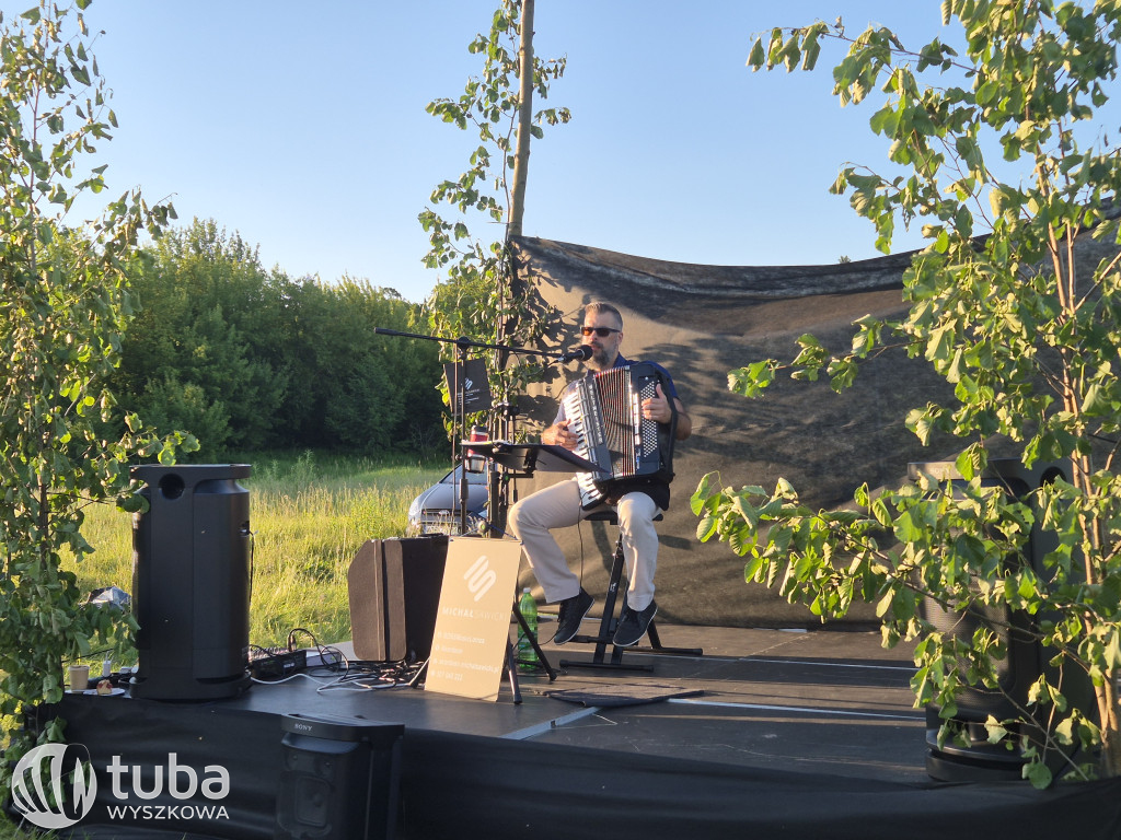 Piknik i wianki nad Bugiem w Rybienku Starym