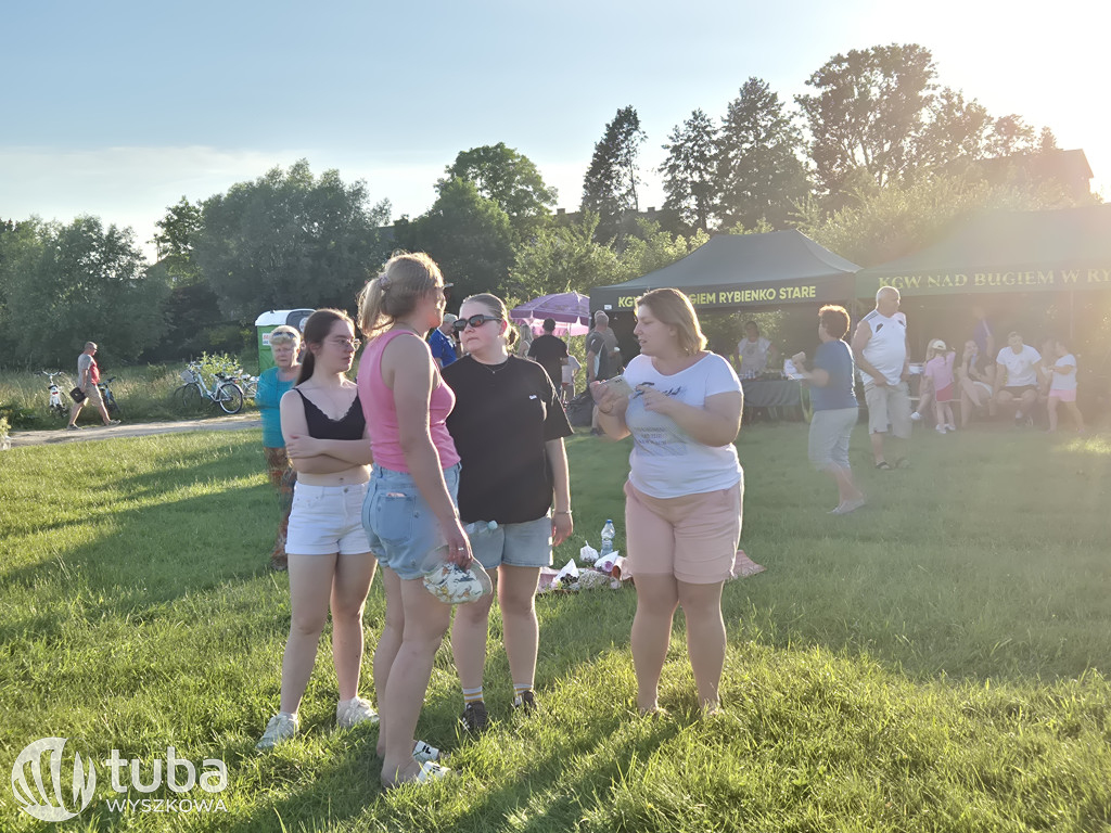 Piknik i wianki nad Bugiem w Rybienku Starym