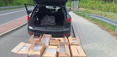 Tysiące nielegalnych papierosów w bagażniku