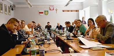 W obronie lokalnych kupców. Rada apeluje o zmiany w systemie