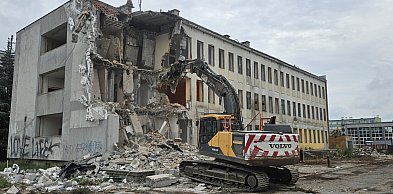 Szkoda straconej szansy. Rozpoczęła się rozbiórka dawnej przychodni