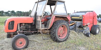 61-latek wciągnięty przez prasę rolniczą