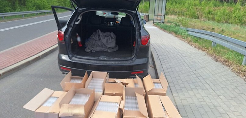 Tysiące nielegalnych papierosów w bagażniku
