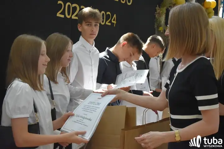 "Na skrzydłach świadectw". Gmina Wyszków oficjalnie zakończyła rok szkolny 2023/ 2024