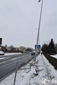 Staranował barierki i uciekł