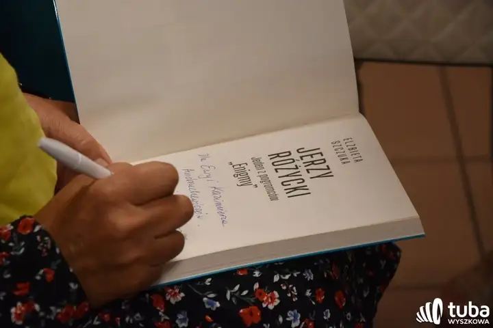 “Dzięki tej książce, my możemy tę historię poznać...”