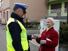 Zamiast mandatów - kwiaty i podarunki