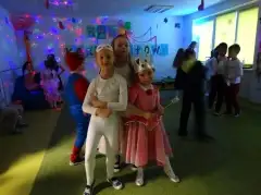 Bal karnawałowy w "Language" 