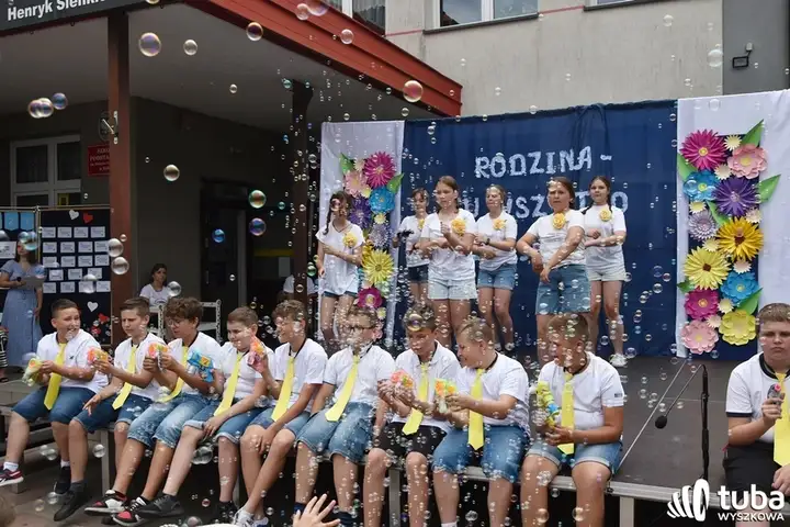 Beztroska zabawa, śmiech i radość w SP w Rybnie