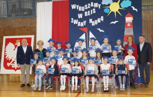 Wyruszyły w rejs po oceanach i morzach nauki...