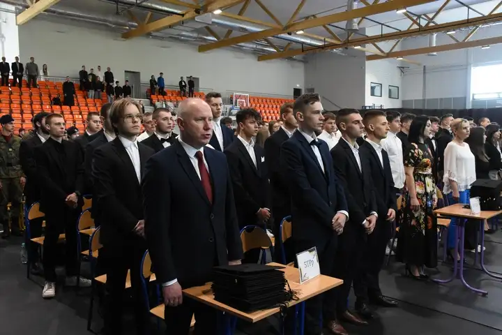 Są już absolwentami