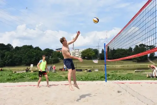 Pierwsza odsłona powiatowej siatkówki plażowej